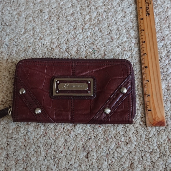 B. Makowsky dark brown leather zip around closure wallet - Picture 9 of 9